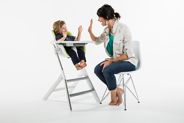 4moms High Chair with Magnetic Features